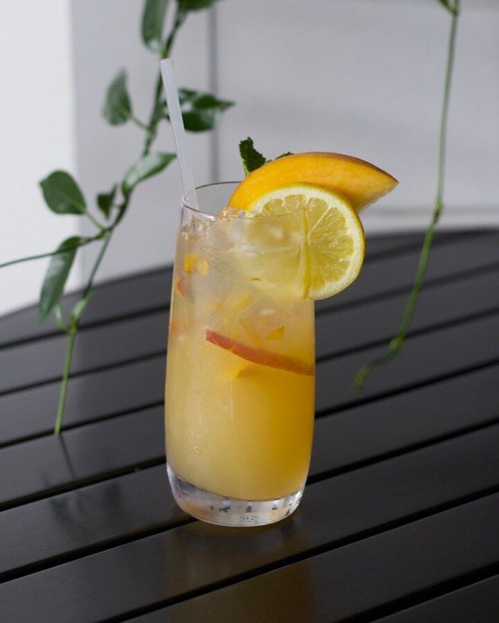 Join us for our SWK Happy Hour 
Every M-F from 3pm-6pm😍
🍷$1 OFF HOUSE WINE
🍸$3 OFF SALTWATER COCKTAILS
🍹1/2 PRICE SLUSHIES
🍺1/2 PRICE DRAFT BEER
We'll see you soon!!
#saltwaterkitchen #saltwater #getsalty #gvl #gvl360 #lunchgvl #greenvillelun